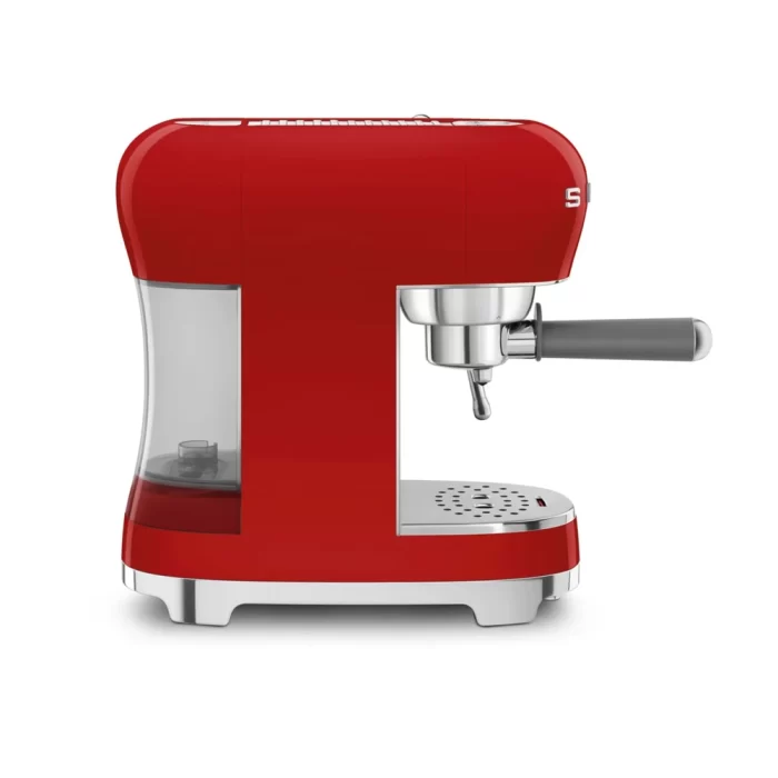 نمای نزدیک اسپرسوساز Smeg ECF01 رترو