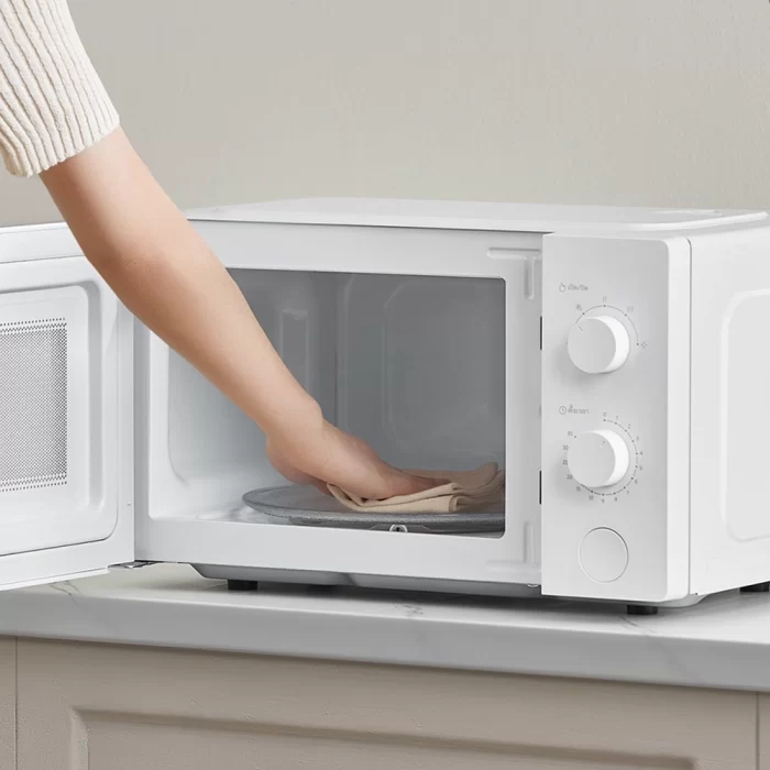 نمای داخلی مایکروویو Xiaomi با صفحه چرخان