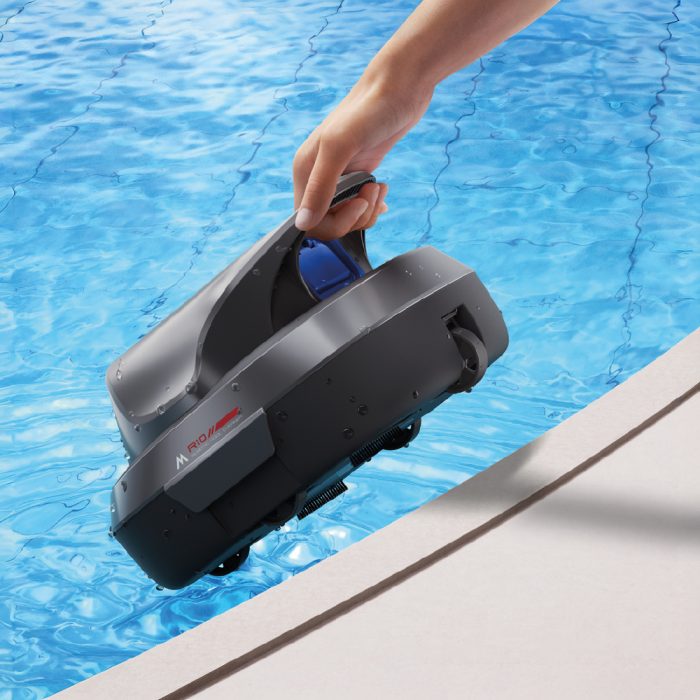 MOVA Diver R10 یک جارو رباتیک استخر بی‌سیم با مکش قدرتمند و طراحی سبک برای نظافت استخرهای کوچک است.