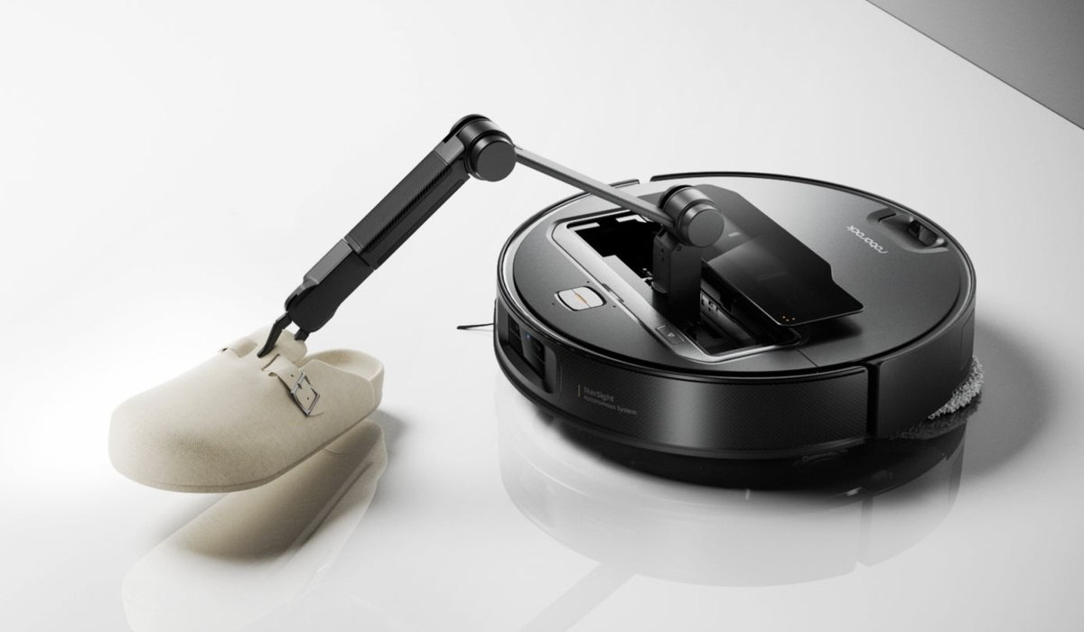 جارو رباتیک روبوراک Roborock Saros Z70 با بازوی مکانیکی هوشمند و تشخیص اسباب بازی حیوان خانگی